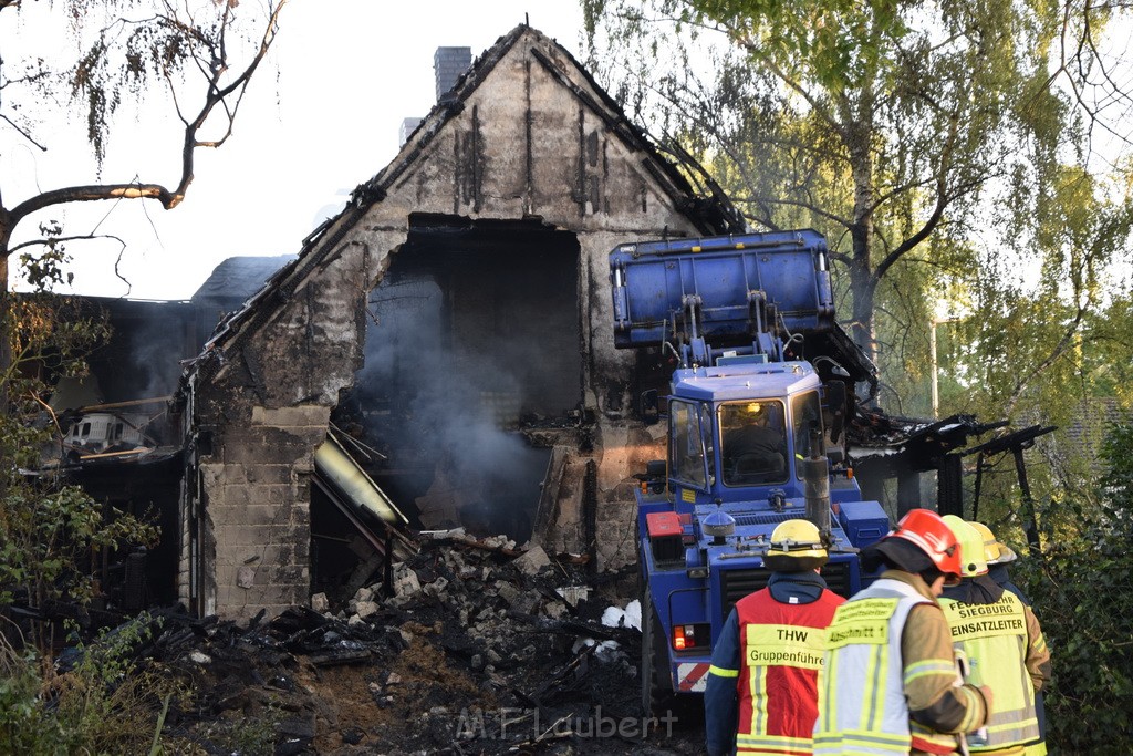 Grossfeuer Einfamilienhaus Siegburg Muehlengrabenstr P0935.JPG - Miklos Laubert